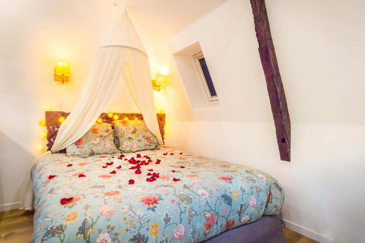 Jacuzzi - La Petite Romantique - Flobnb 랑 외부 사진