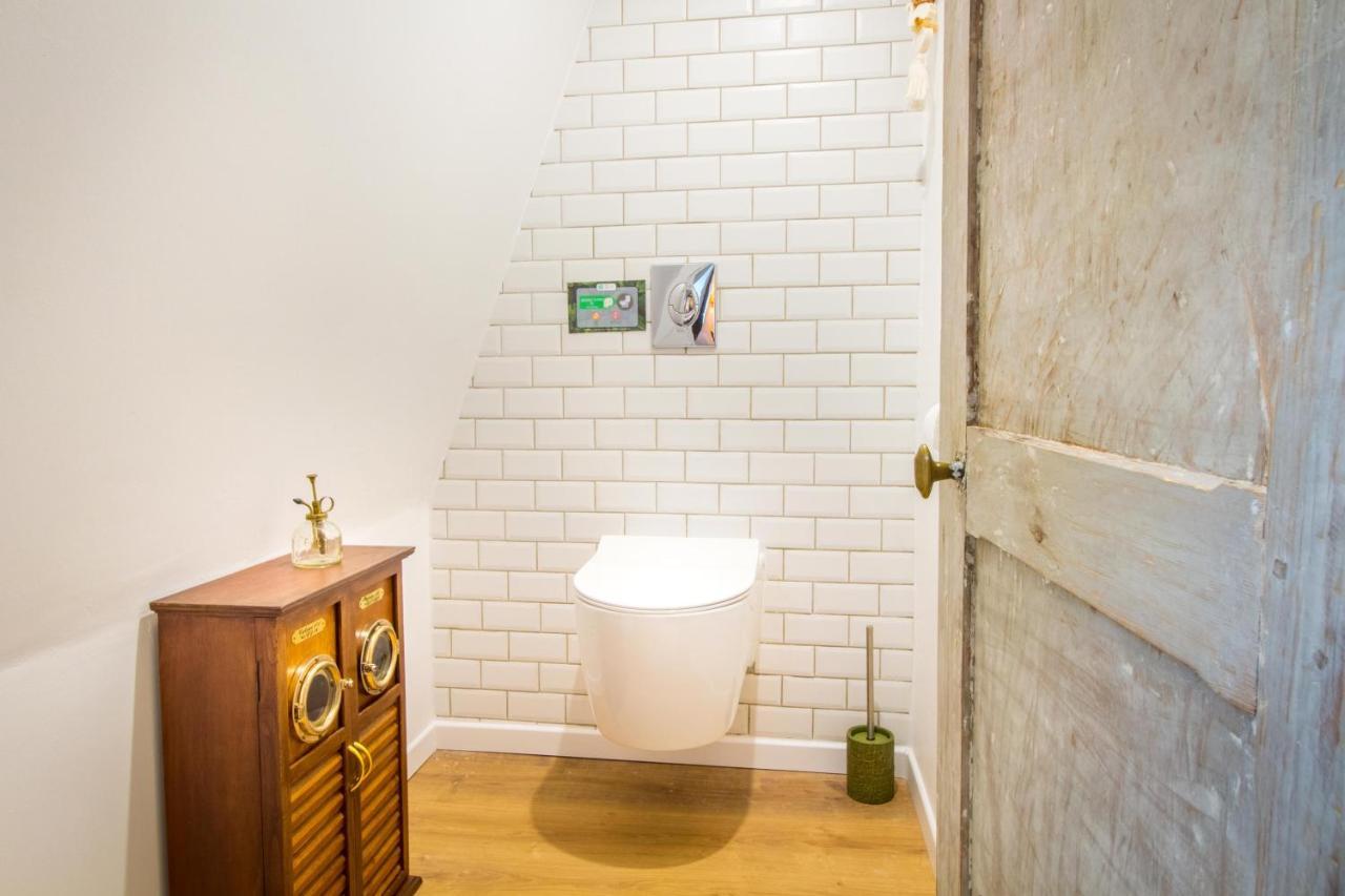 Jacuzzi - La Petite Romantique - Flobnb 랑 외부 사진